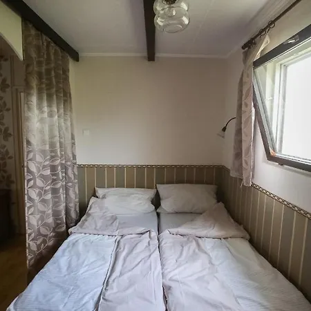 Hellenyi Apartment *