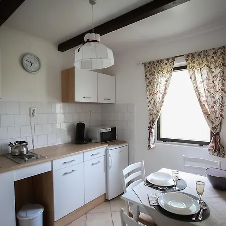 Hellenyi Apartment *