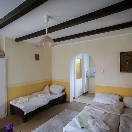 Hellenyi Apartment